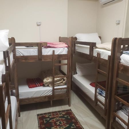 Hostel Oakland Тирана Экстерьер фото