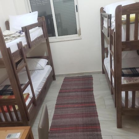 Hostel Oakland Тирана Экстерьер фото