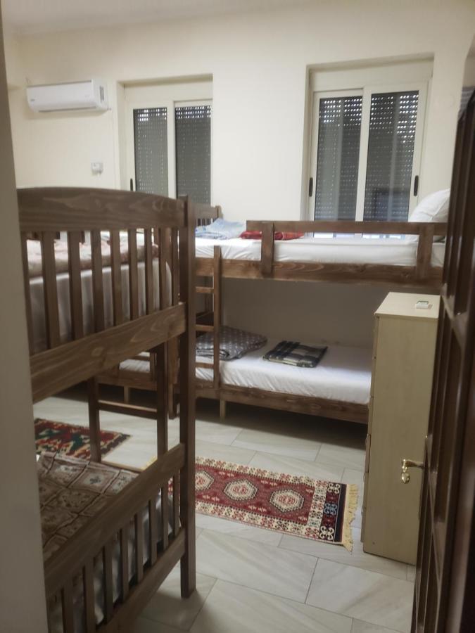 Hostel Oakland Тирана Экстерьер фото