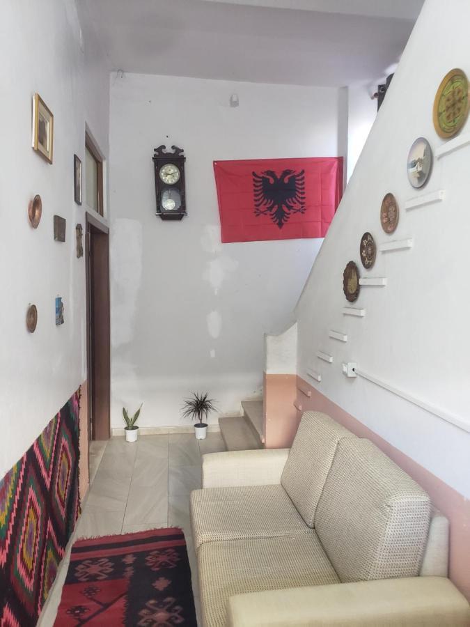 Hostel Oakland Тирана Экстерьер фото