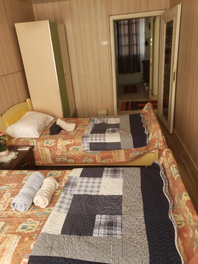 Hostel Oakland Тирана Экстерьер фото