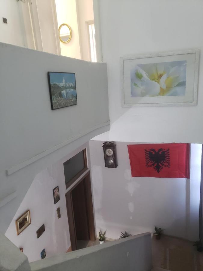 Hostel Oakland Тирана Экстерьер фото