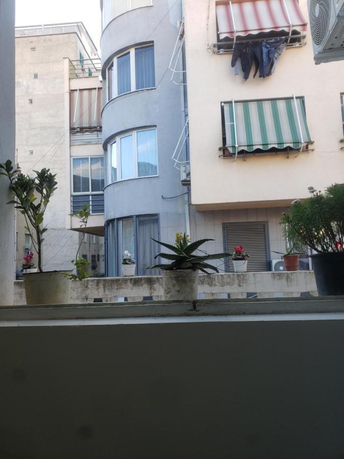 Hostel Oakland Тирана Экстерьер фото