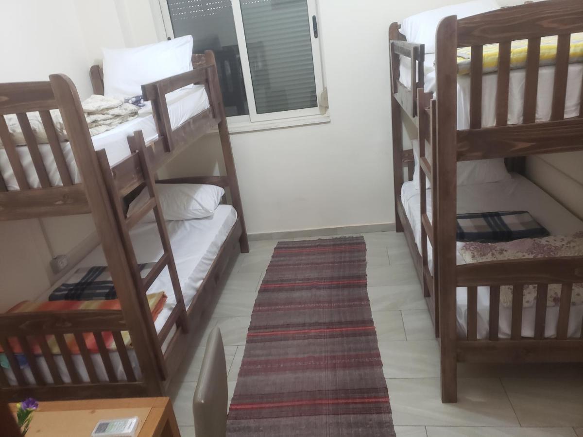 Hostel Oakland Тирана Экстерьер фото