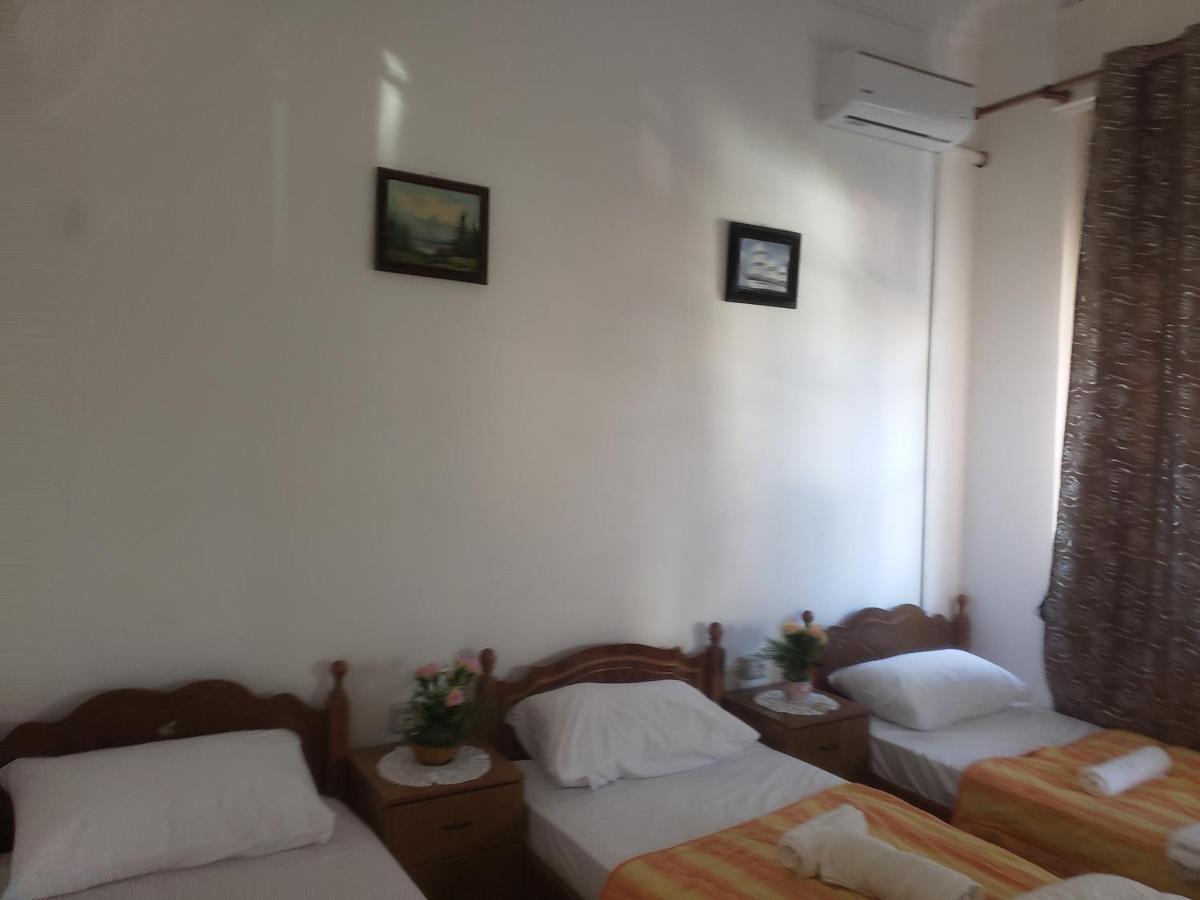 Hostel Oakland Тирана Экстерьер фото