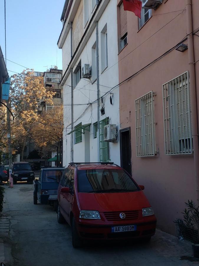 Hostel Oakland Тирана Экстерьер фото