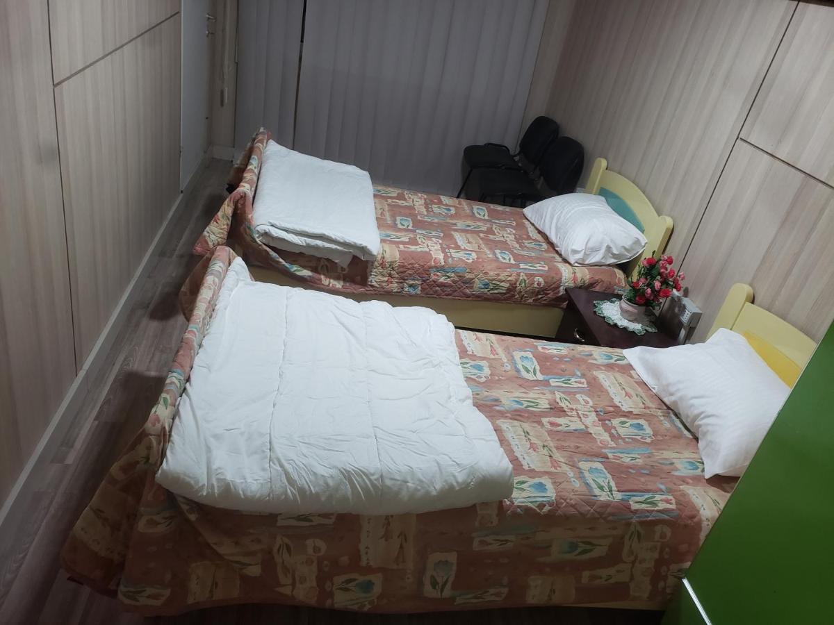 Hostel Oakland Тирана Экстерьер фото