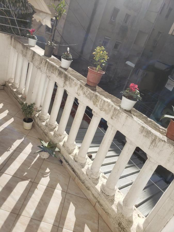 Hostel Oakland Тирана Экстерьер фото