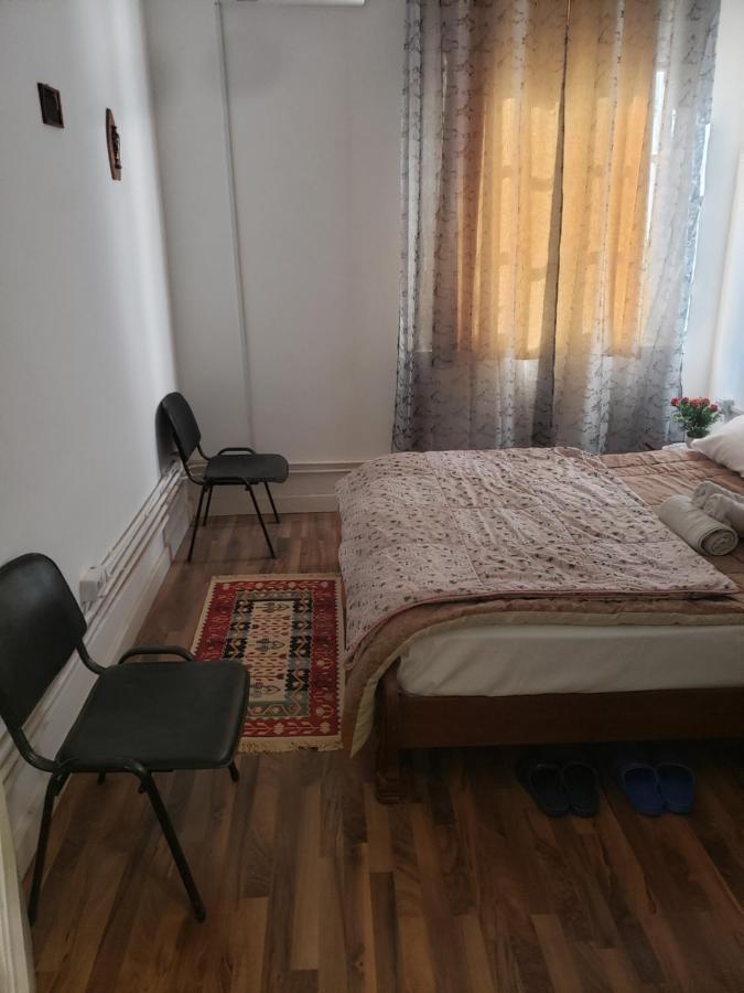 Hostel Oakland Тирана Экстерьер фото