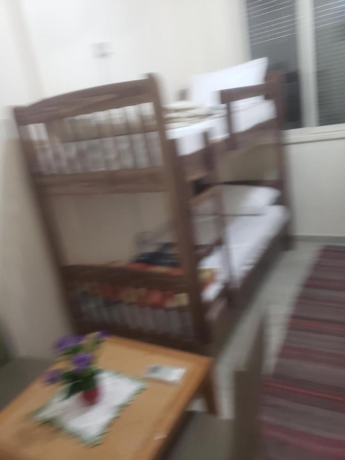 Hostel Oakland Тирана Экстерьер фото
