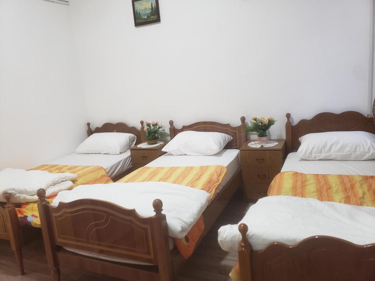 Hostel Oakland Тирана Экстерьер фото