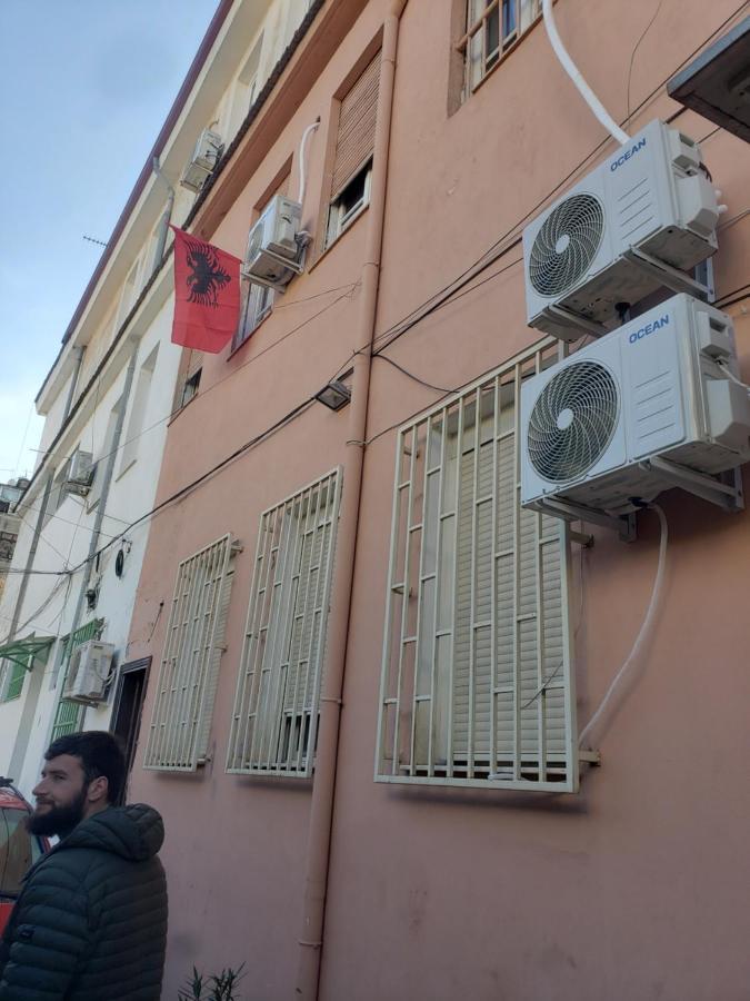 Hostel Oakland Тирана Экстерьер фото