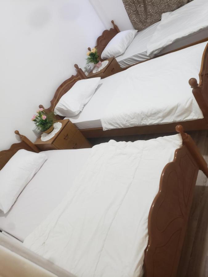 Hostel Oakland Тирана Экстерьер фото