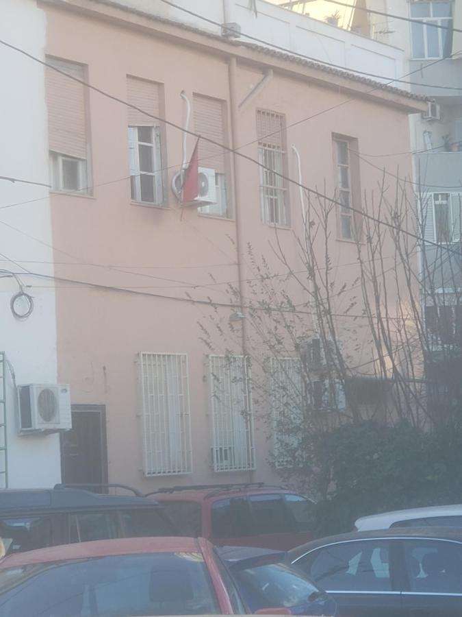 Hostel Oakland Тирана Экстерьер фото