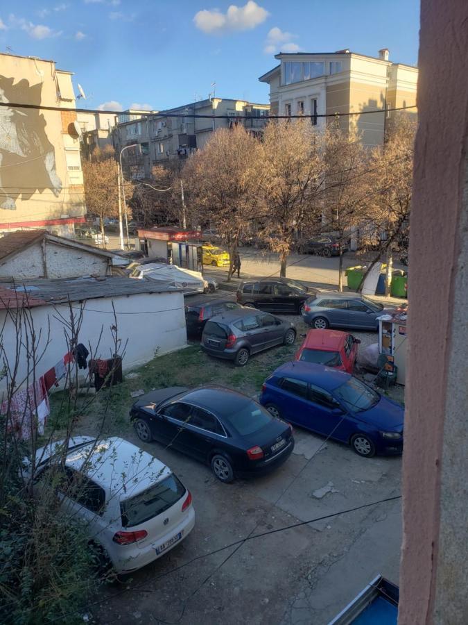 Hostel Oakland Тирана Экстерьер фото