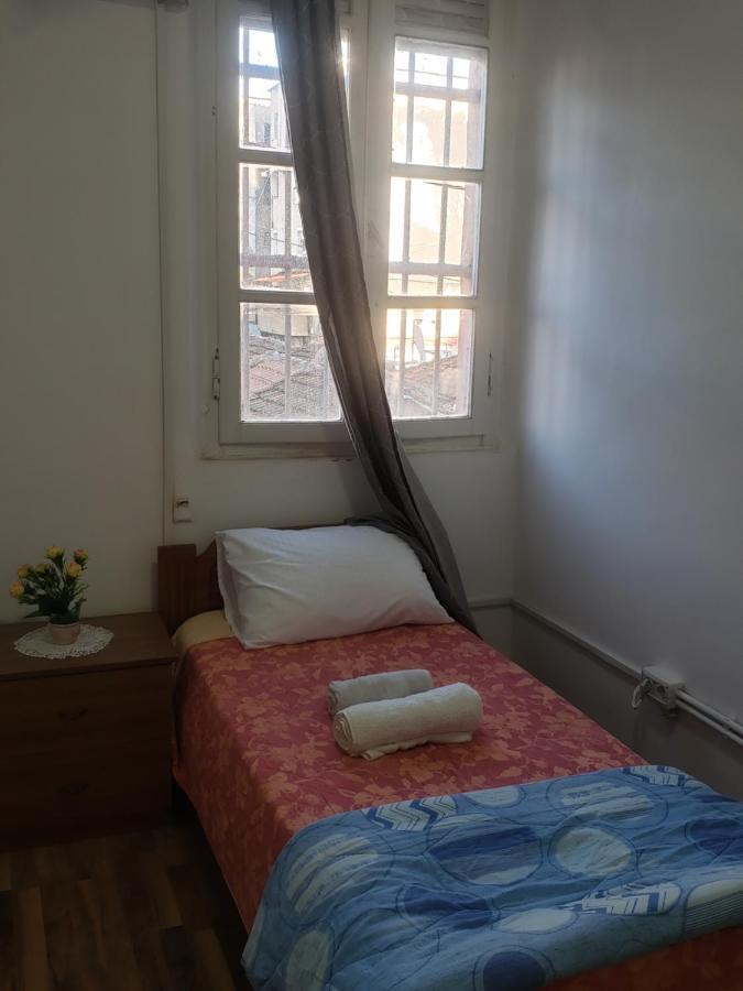Hostel Oakland Тирана Экстерьер фото