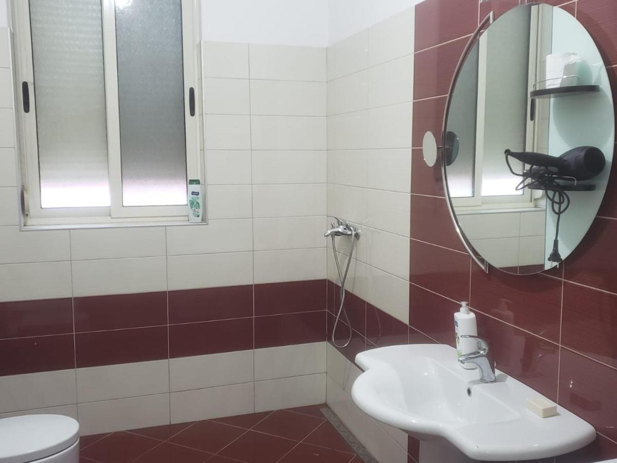 Hostel Oakland Тирана Экстерьер фото