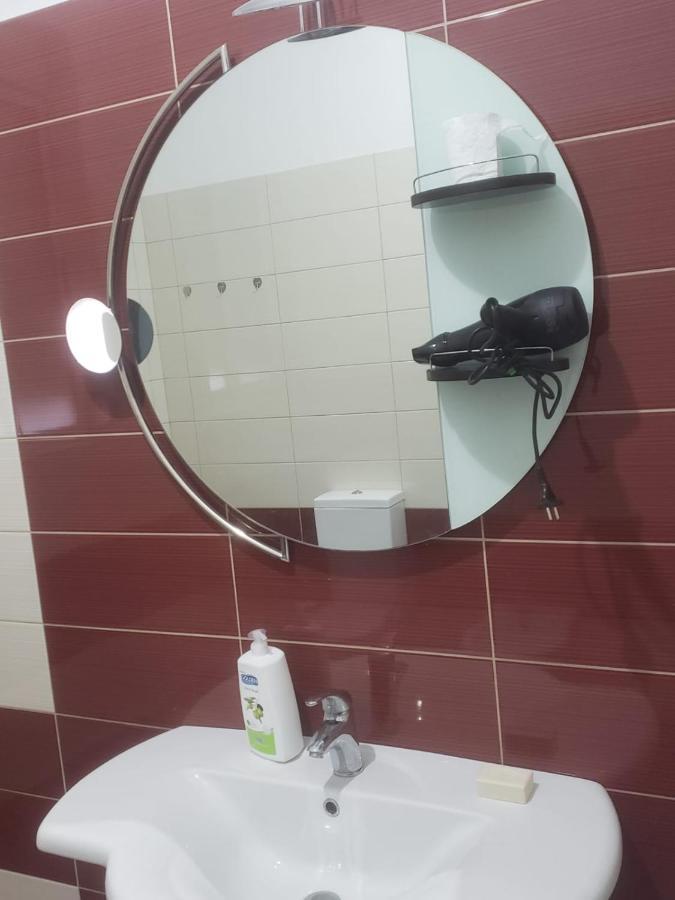 Hostel Oakland Тирана Экстерьер фото