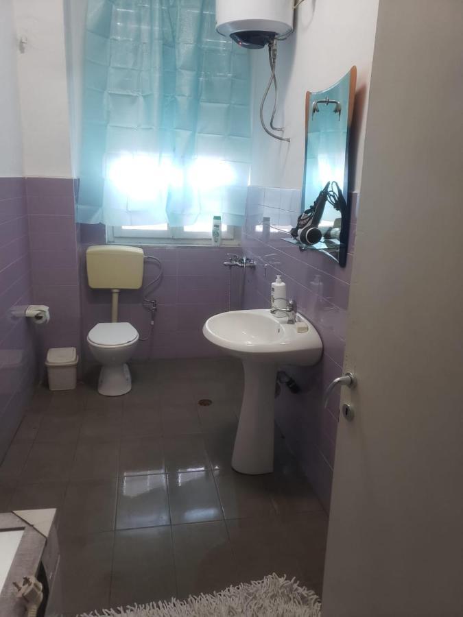 Hostel Oakland Тирана Экстерьер фото