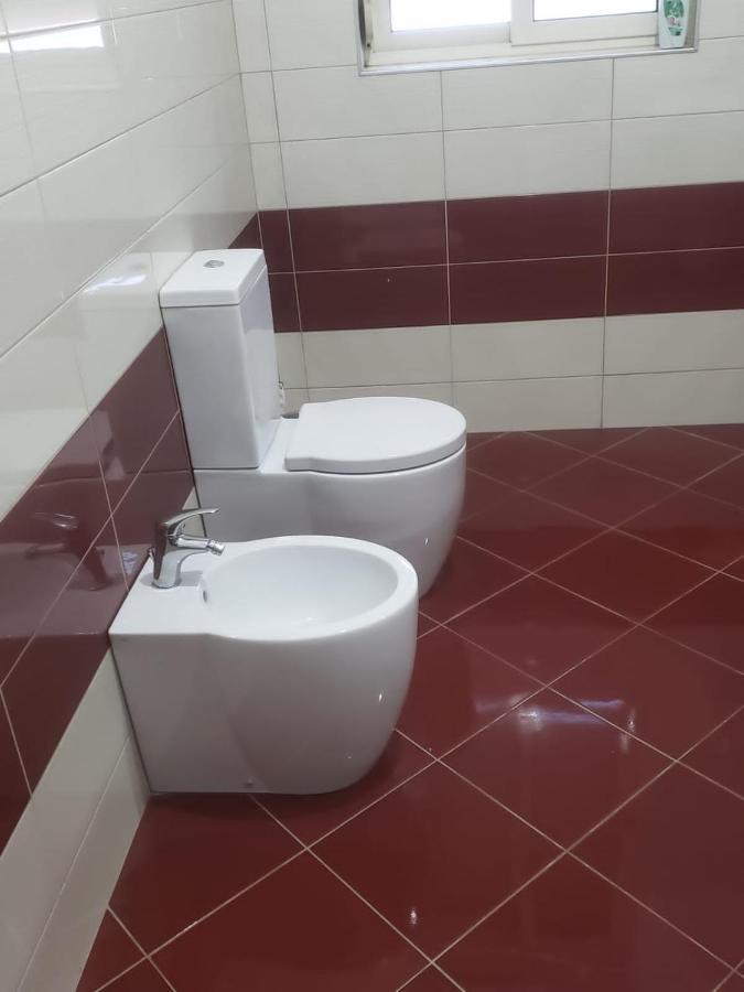 Hostel Oakland Тирана Экстерьер фото