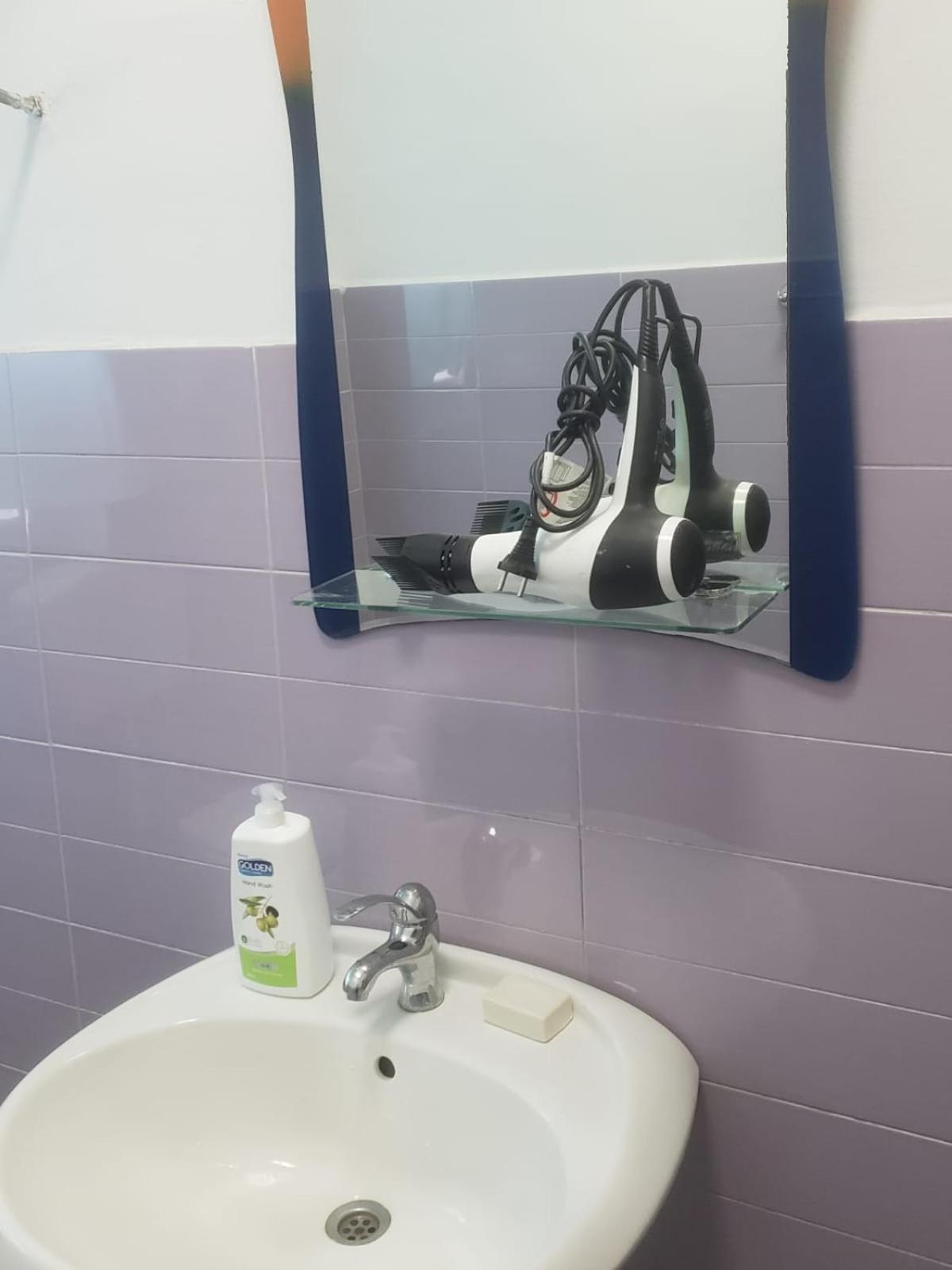 Hostel Oakland Тирана Экстерьер фото