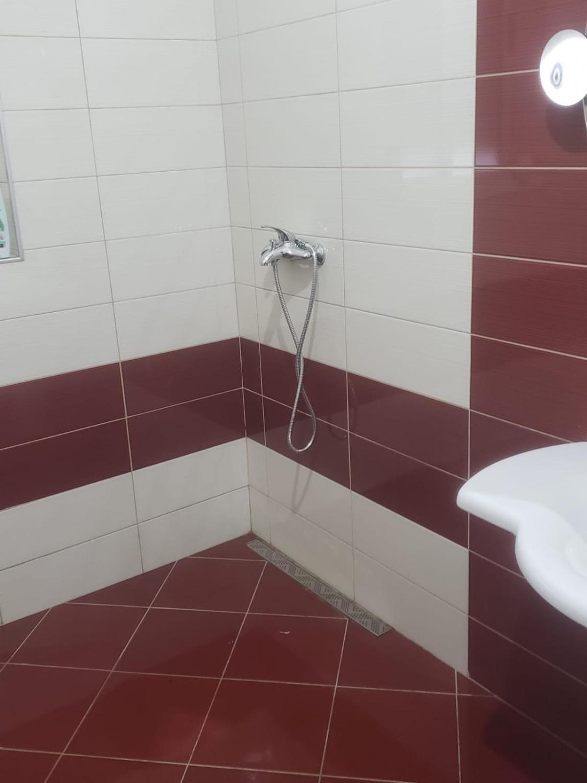Hostel Oakland Тирана Экстерьер фото