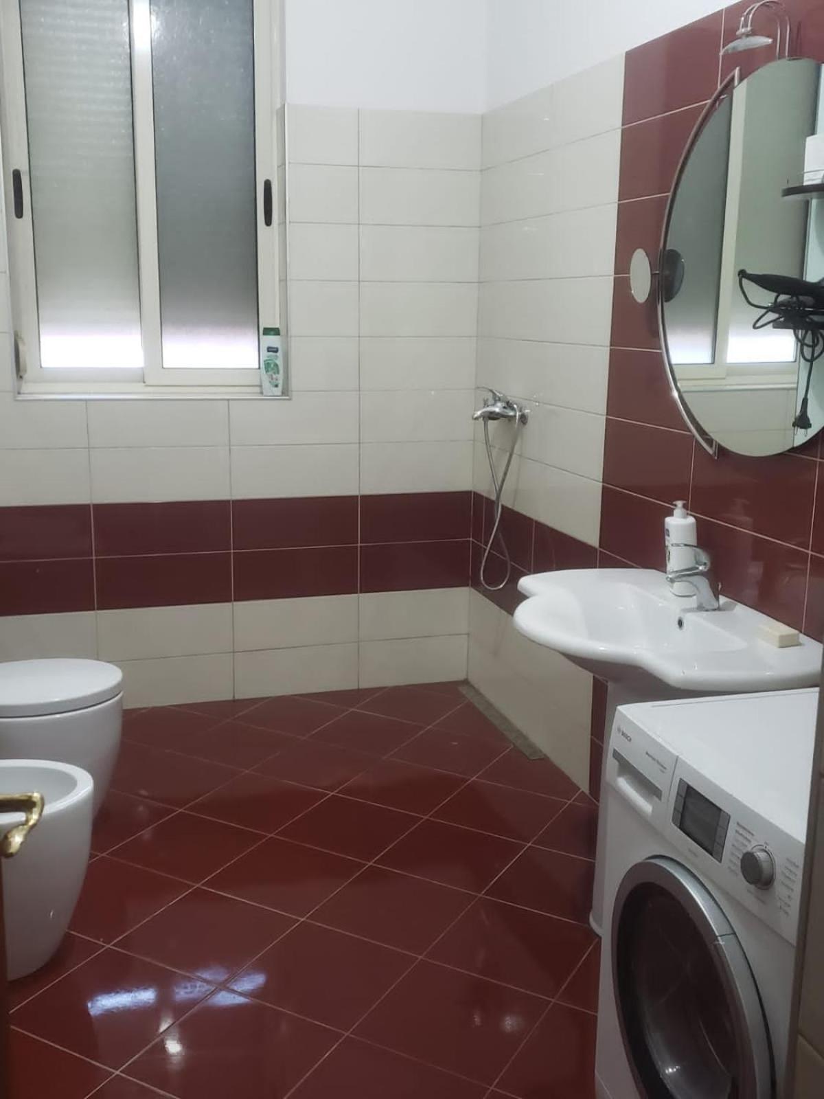 Hostel Oakland Тирана Экстерьер фото