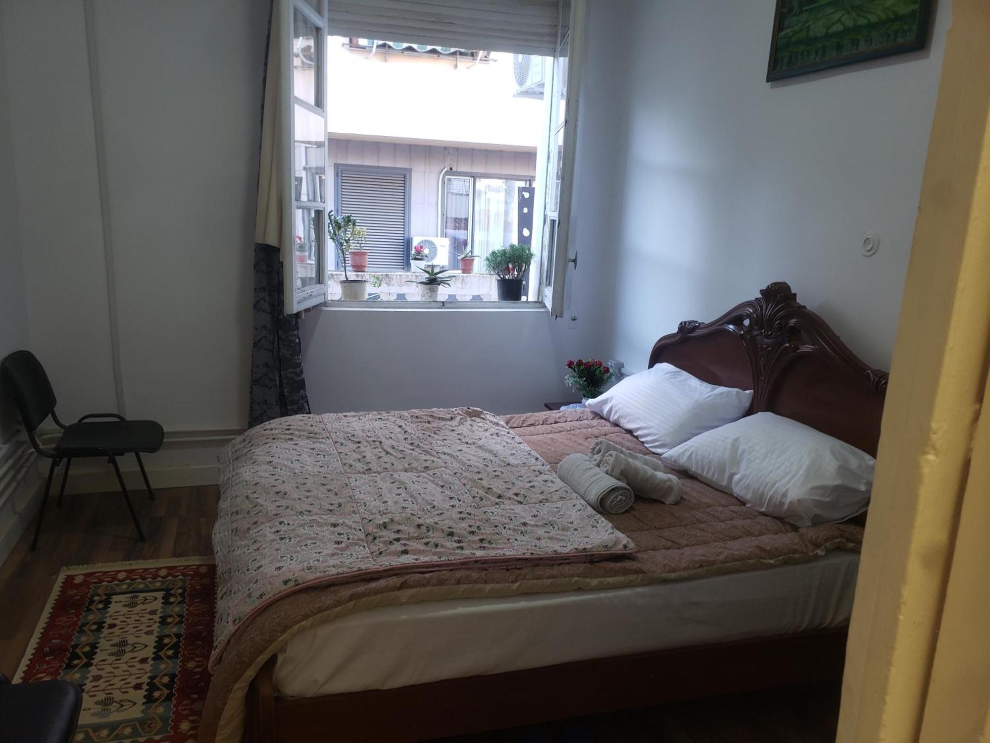 Hostel Oakland Тирана Экстерьер фото